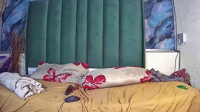 catladyxx23 live cam on StripChat
