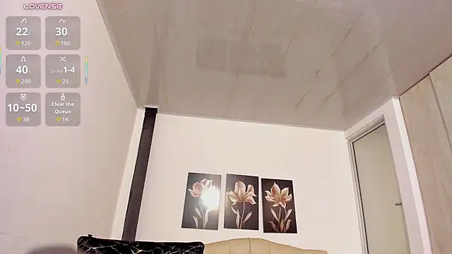 pinky_f00x live cam on StripChat