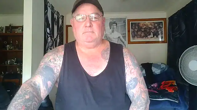 KINKYBLUEYES69 on Stripchat