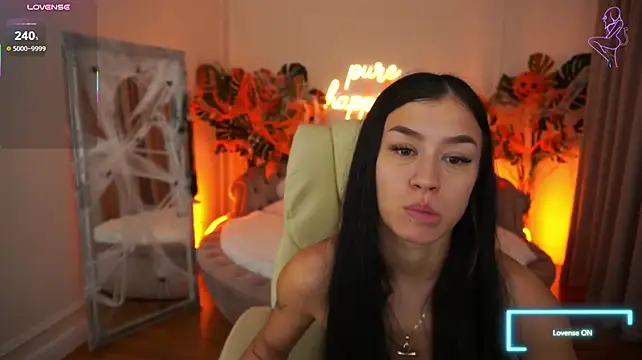 FataleNellie live sex cam