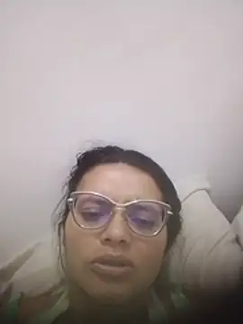 selena_foxy live cam on StripChat