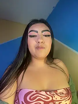 Laulin_TayyyX live cam on StripChat