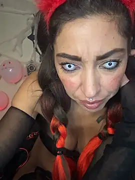 Lalla-Amani live vor der Cam
