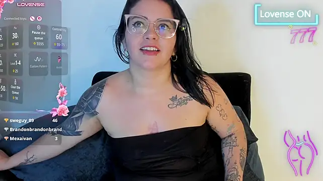juana_valkiria live cam on StripChat