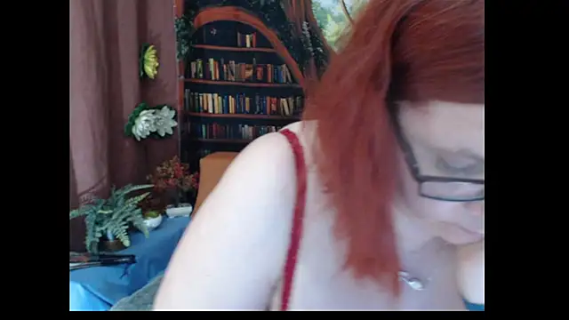 PlayfullMature live cam on StripChat