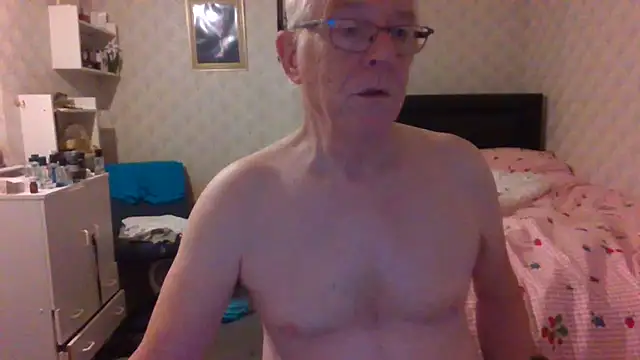shaun63m (M grandpa) - Just to enjoy a beer and listen music