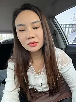 Yioyio-666 live cam on StripChat