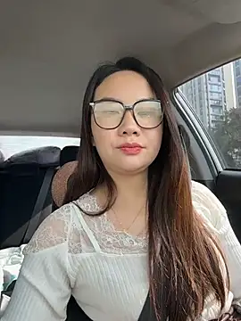 Yioyio-666 live cam on StripChat