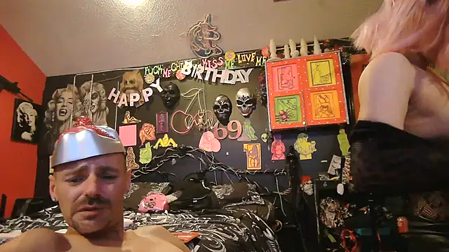 DaddyAndSplashQueen live cam on Stripchat