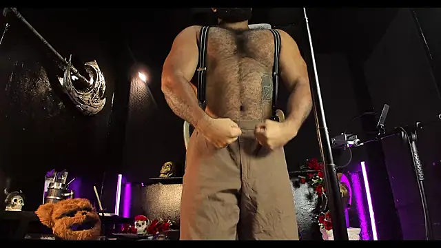 BeardAndrew live cam on Stripchat