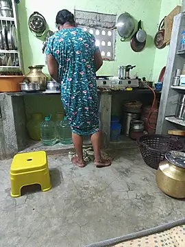 Tamilselviroja-の配信中の画面