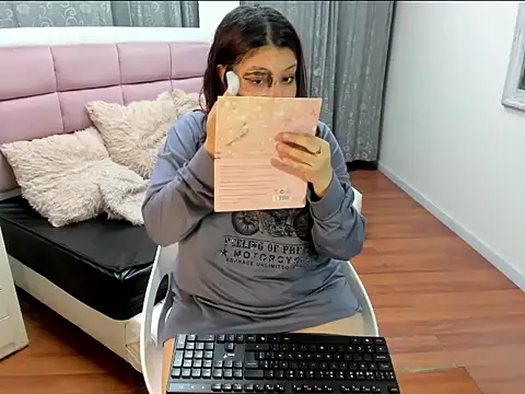 TamaraRussell live cam on Stripchat