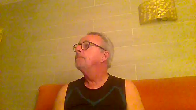 tuggy59 live cam on Stripchat