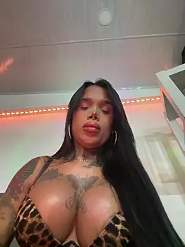 12INCHXIMENAXXX live cam on Stripchat