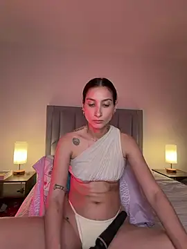 DanikRosse live cam on Stripchat