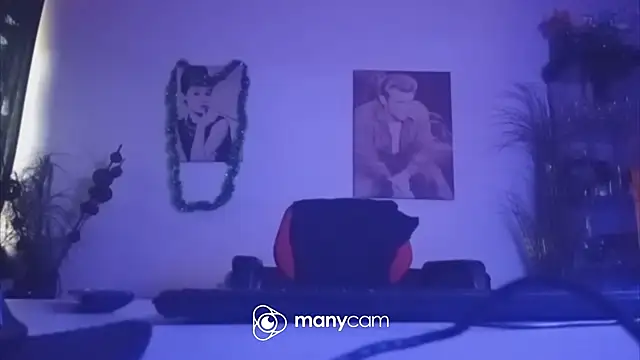 der_dino30 live cam on Stripchat