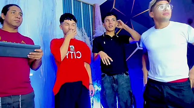 male_diamonds19 live cam on Stripchat
