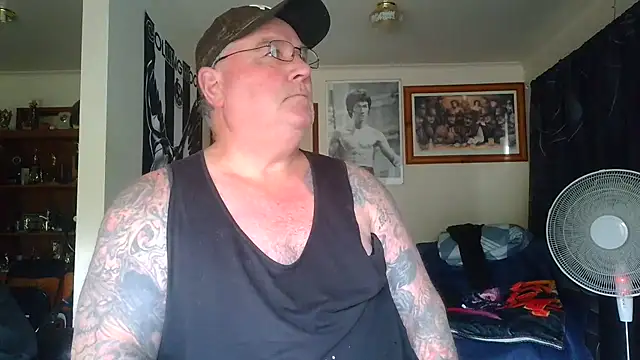 KINKYBLUEYES69 live cam on Stripchat