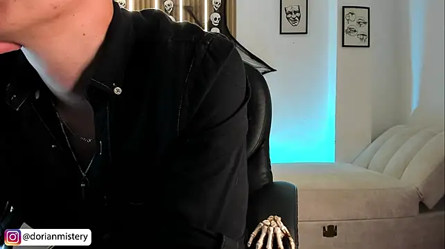 Dorianmistery2322_ live cam on Stripchat