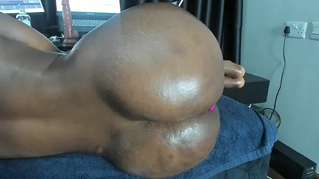 naughty_bigass (F young) - squirting