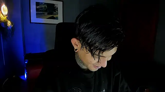 Travisttanner28 live cam on Stripchat