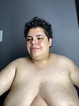 Hailey_Curvy live cam on Stripchat