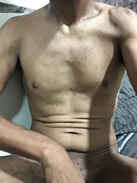 domigoodguy live cam on Stripchat