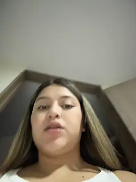 lunablossom_ live cam on Stripchat