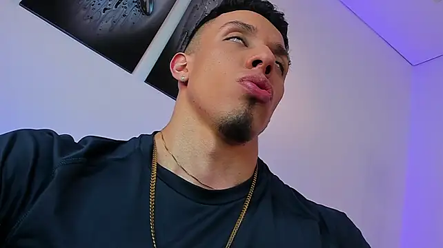 Angelo_Varek live cam on StripChat