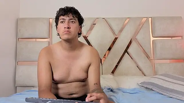 adamyevevg live cam on StripChat