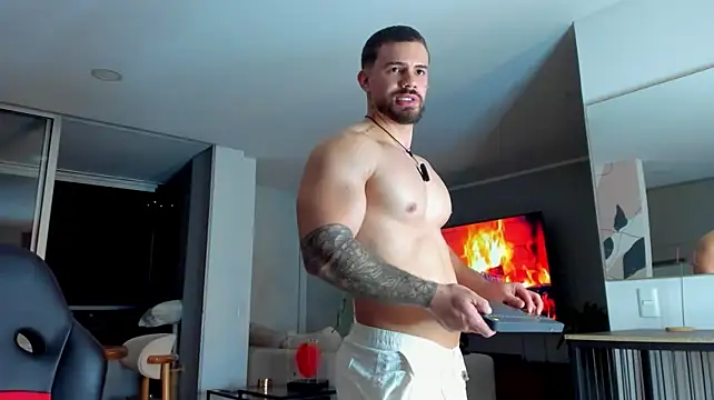 Valenthino_Salvatore on Stripchat