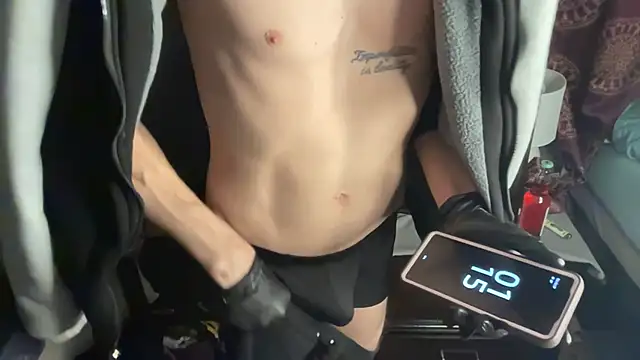 theskinnygooner live cam on Stripchat