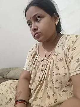ninadi_hot live cam on Stripchat