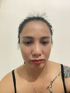 -Lyny- live cam on Stripchat