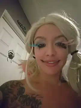 CharletteWebb live cam on Stripchat