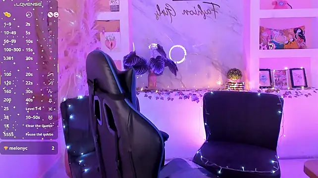 CamilaHarperr_ live cam on Stripchat