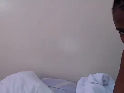 lee_shaz live cam on Stripchat