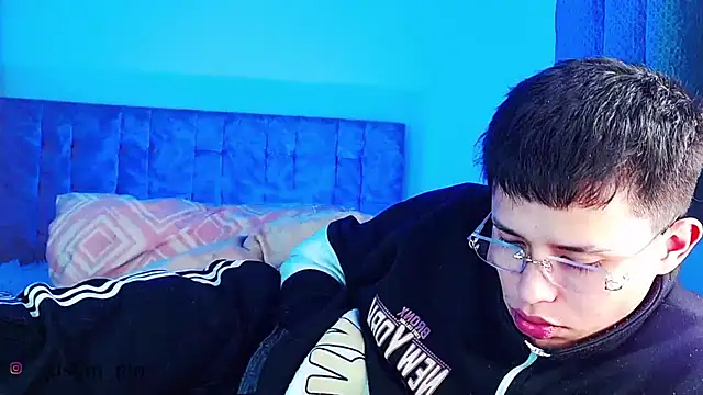 _justinmoon2 live cam on Stripchat