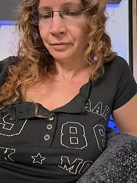 AnnikaRose live cam on Stripchat