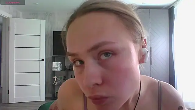 Annie_Cohn live cam on Stripchat
