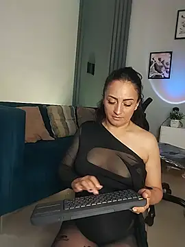 evazul live cam on Stripchat