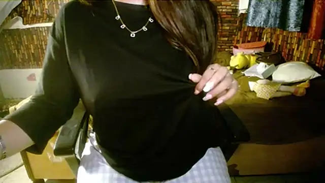 IndiianKriti live cam on Stripchat