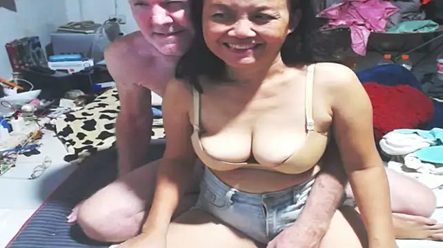 1CuteAndSexy69 live cam on Stripchat