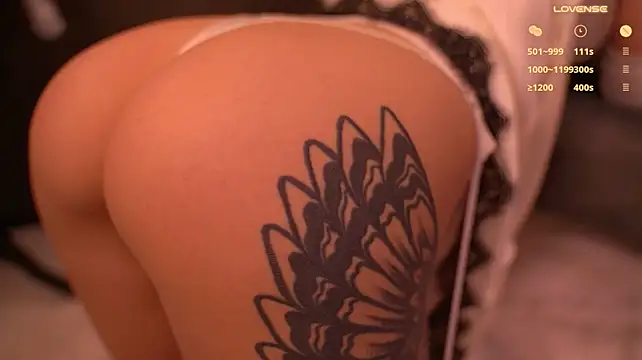 LinoAdaro live cam on Stripchat