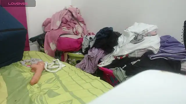 DinaDIRTY的直播画面