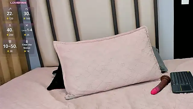 LauAllYours_的直播畫面