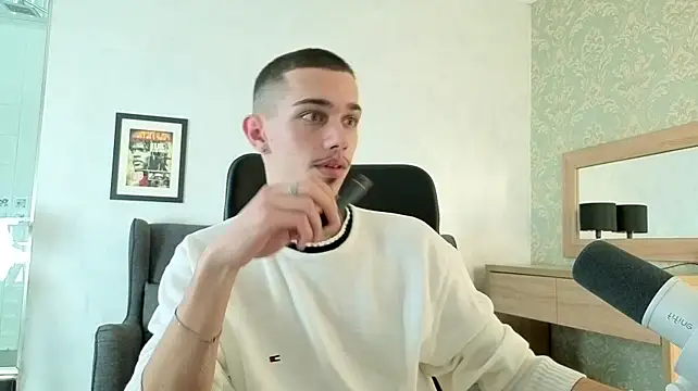 KaydenDrew live cam on Stripchat