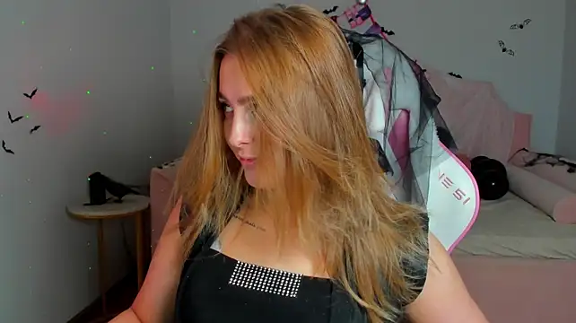 EllaBells live now