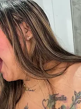 ashley-swift- live cam on Stripchat