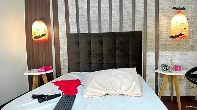 Hannah_Cross live cam on StripChat